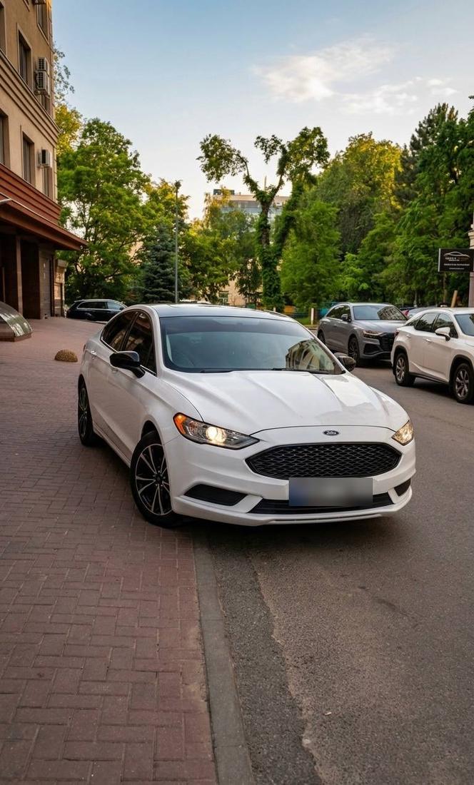 Белый Ford Fusion