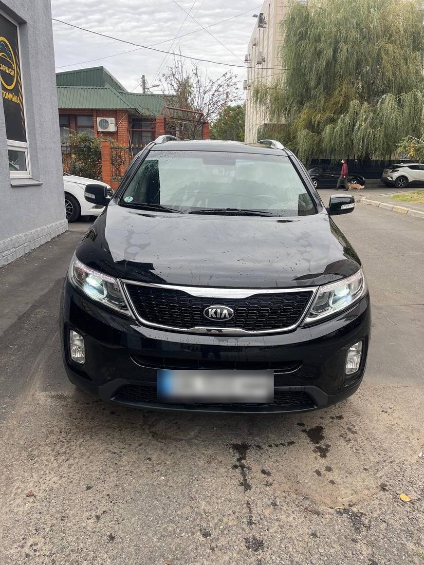 Чёрный Kia Sorento