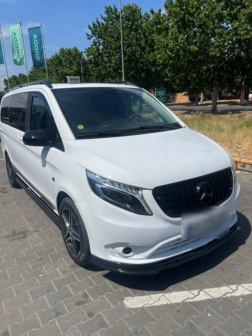 Белый Mercedes-Benz Vito
