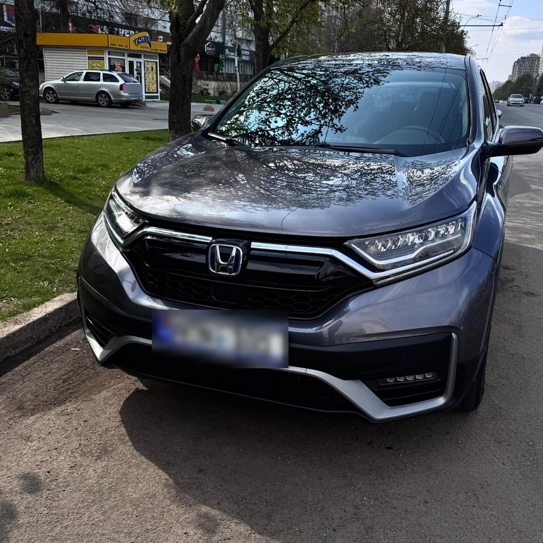 Серый кроссовер Honda CR-V