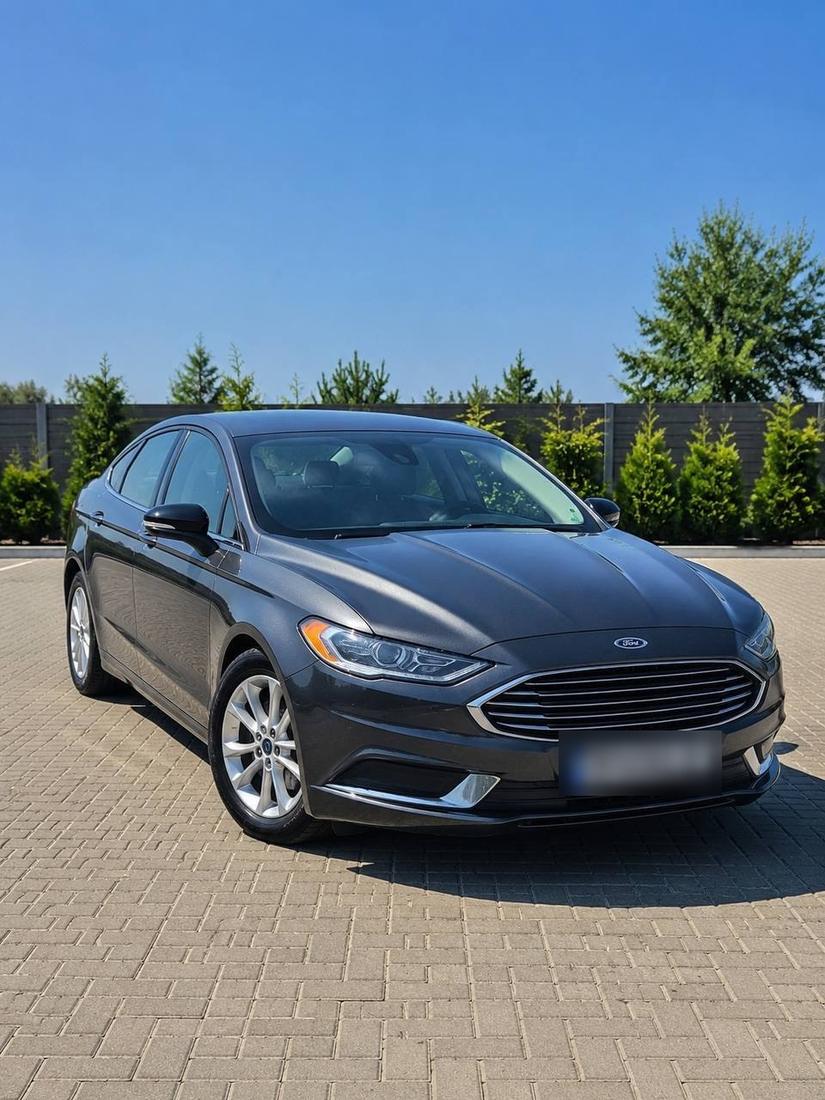 Серый Ford Fusion